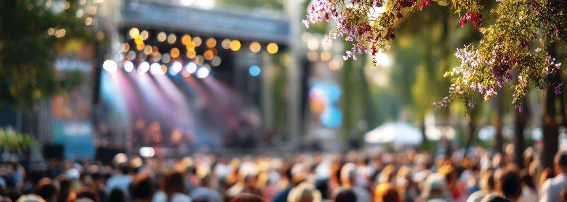 Un Été en Musique : Paris entre Cabarets et Festivals Éclectiques