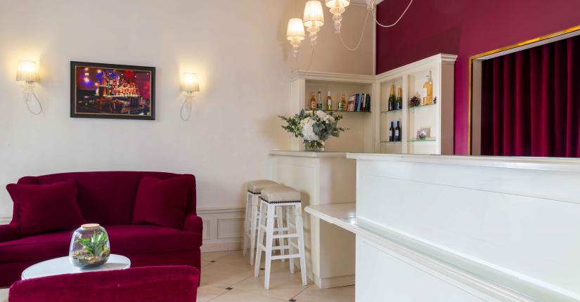 Hôtel Queen Mary - ホテル